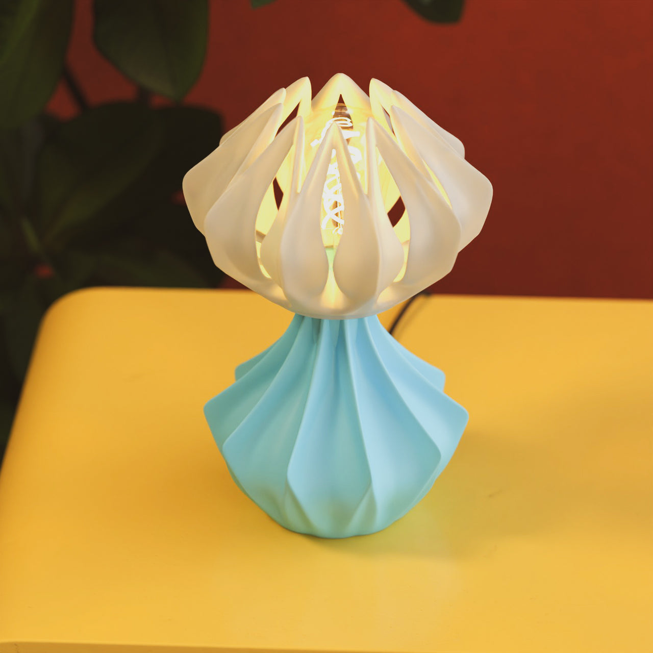 Floraxa Space Age Lamp