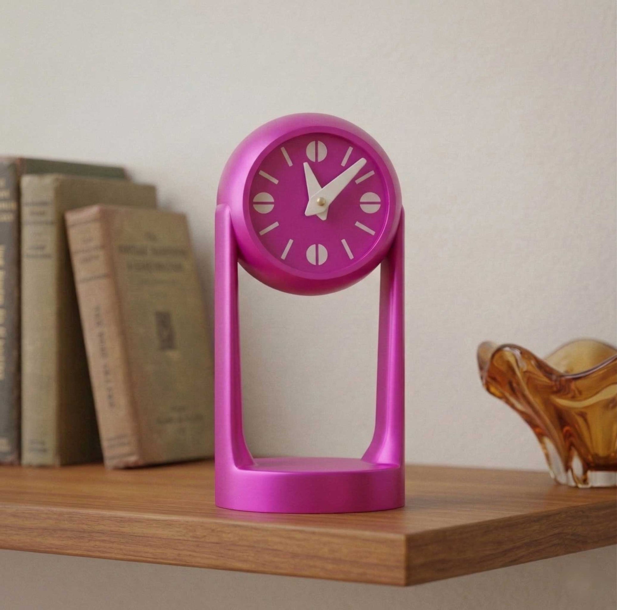 The Sphera Round Retro Style 70s Clock