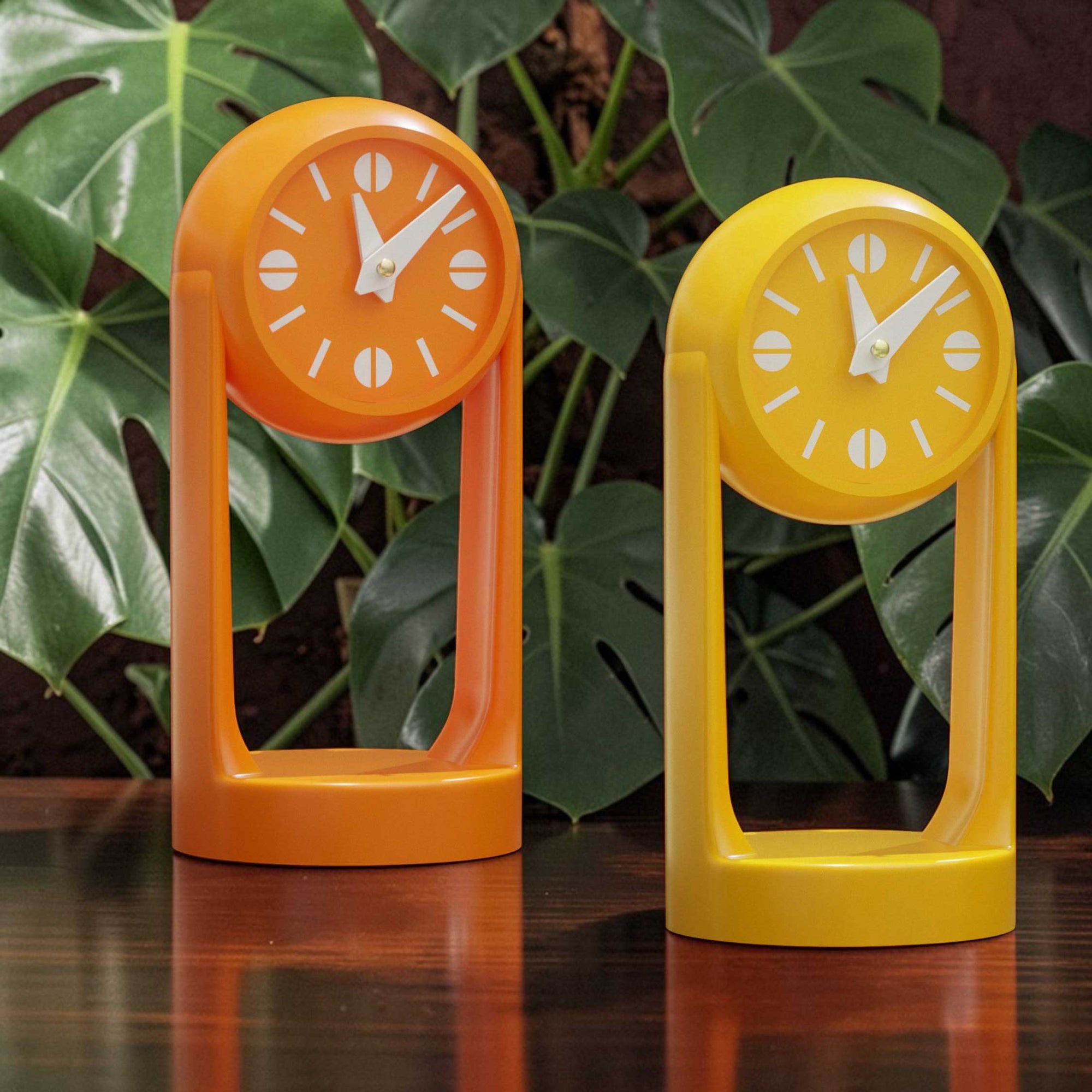 The Sphera Round Retro Style 70s Clock